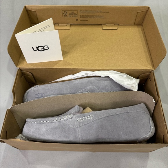 🩶 New With Box – UGG Suede Moccasins | Women’s Size 8 🩶 - Picture 3 of 6